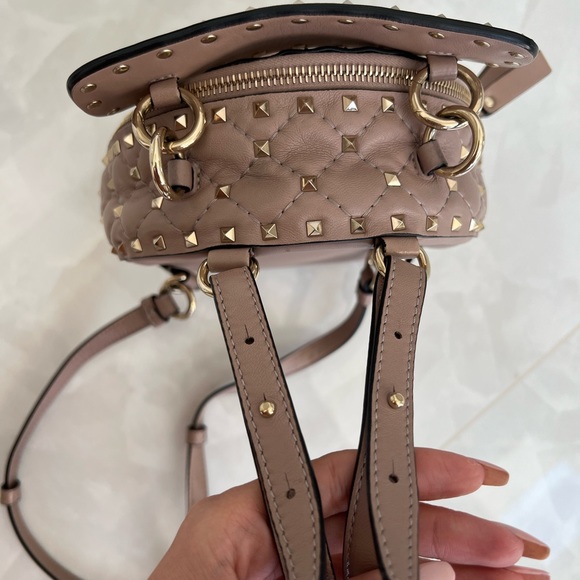 VALENTINO GARAVANI
Nappa Quilted Mini Rockstud Spike Backpack Poudre - Picture 10 of 16